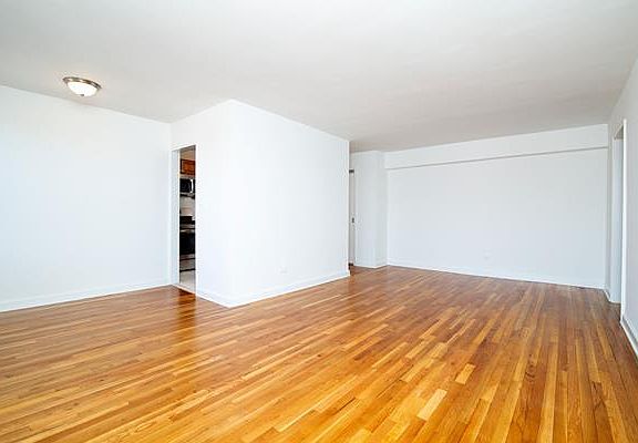 2nd image of 6638 Yellowstone Blvd #6A