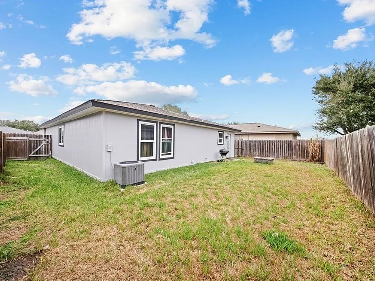 7610 Caribou Dr — Photo 2