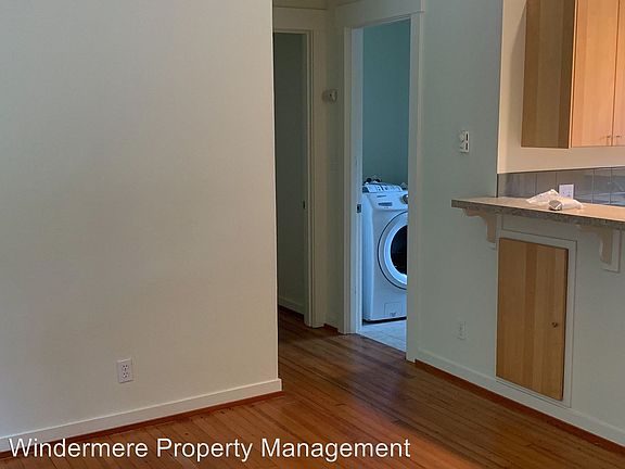 4th image of 1574 Parkview Dr NE #2