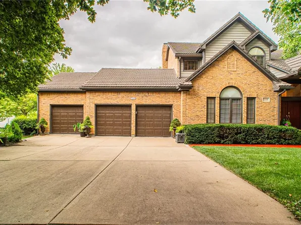 12668 Sherwood Dr, Leawood, KS 66209