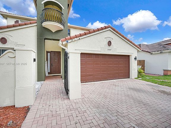 3rd image of 2007 NE 6th Ct