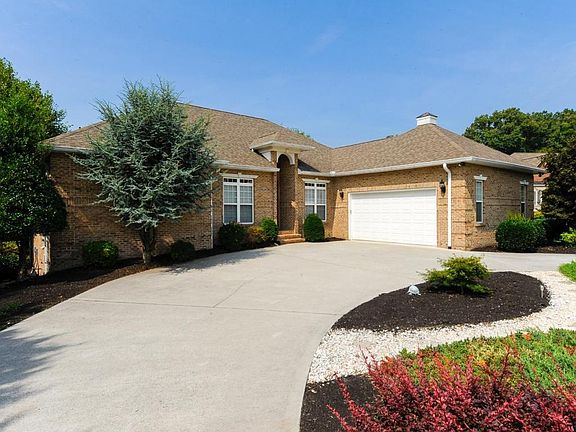 2nd image of 1009 Foxdale Dr