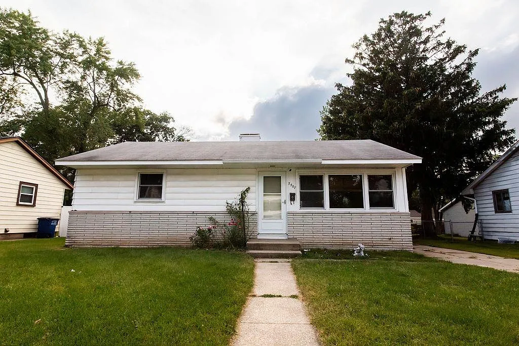2507 Ohio St photo 1