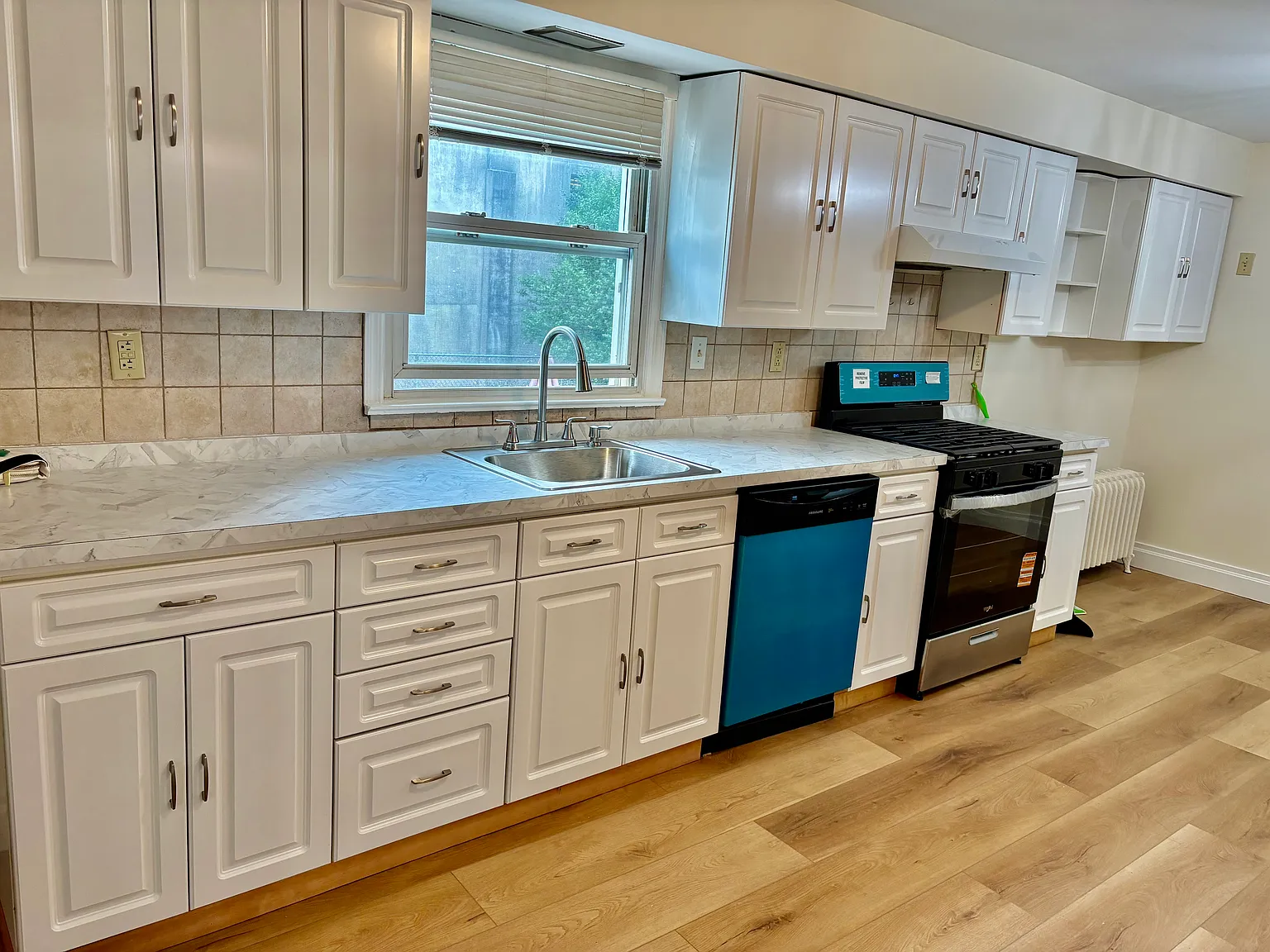 3 bed, 2190 sqft, $2,500 — Photo 3