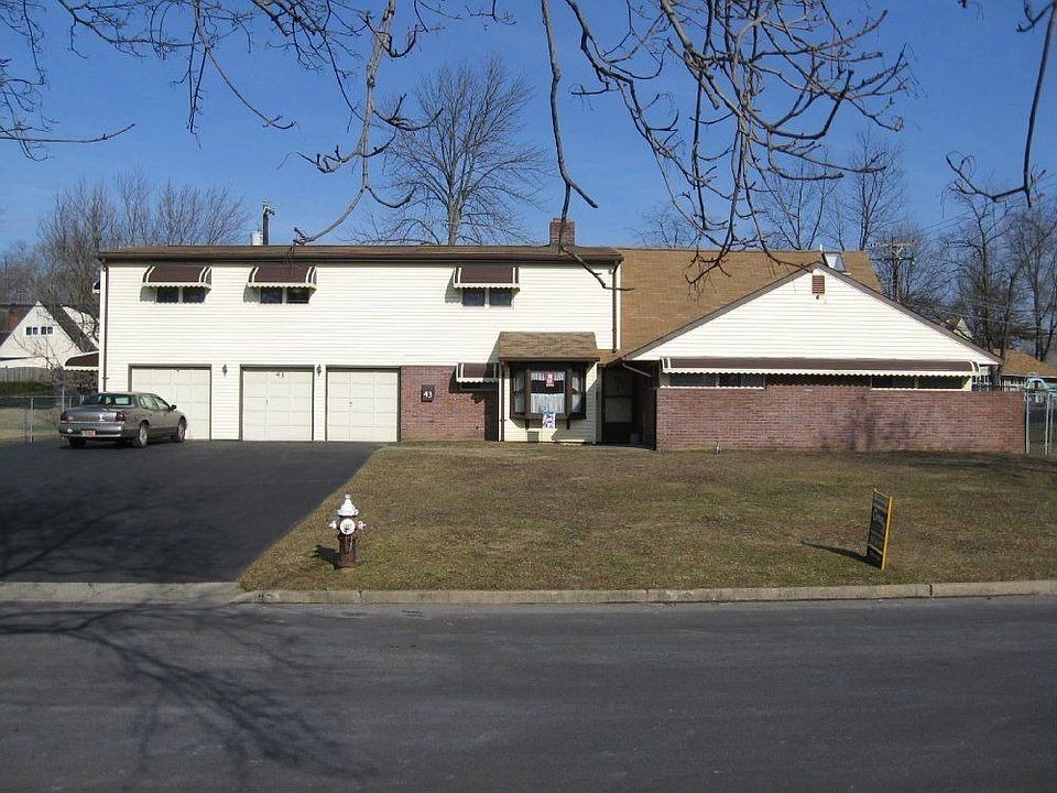 For Sale: 43 Rose Apple Rd., Levittown, Pennsylvania 19056
