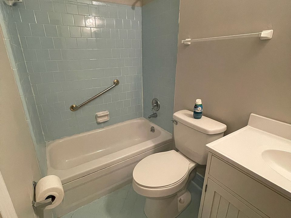 1st image of 421 N Moye Dr #1