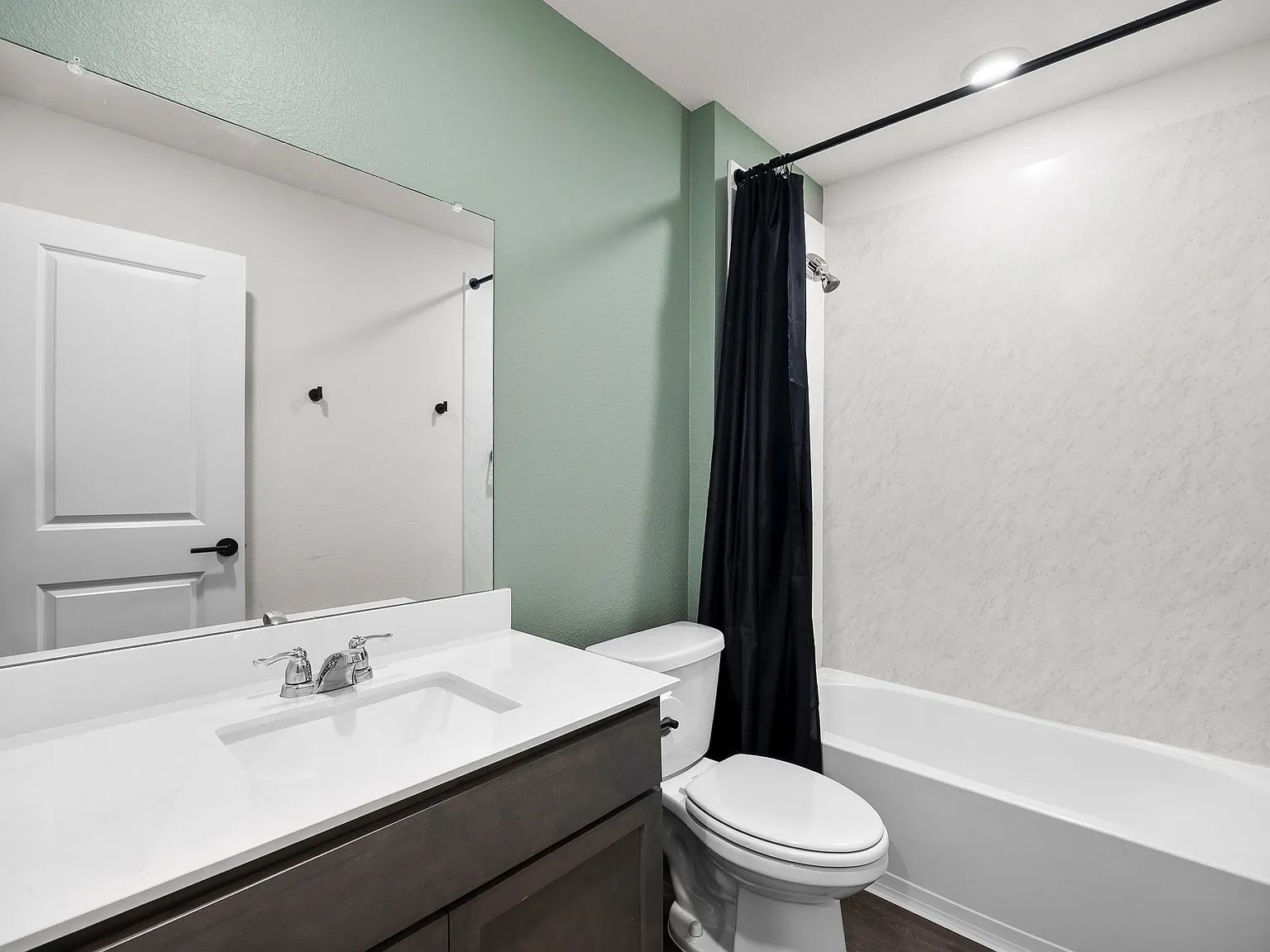 4 bed, 2097 sqft, $2,185 — Photo 4