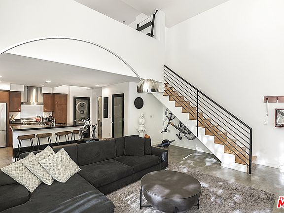 5th image of 1120 N El Centro Ave APT 11