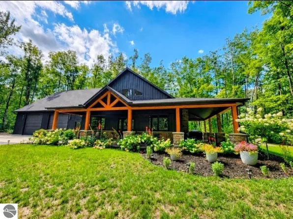 7020 Woodridge Ct, Mancelona, MI 49659