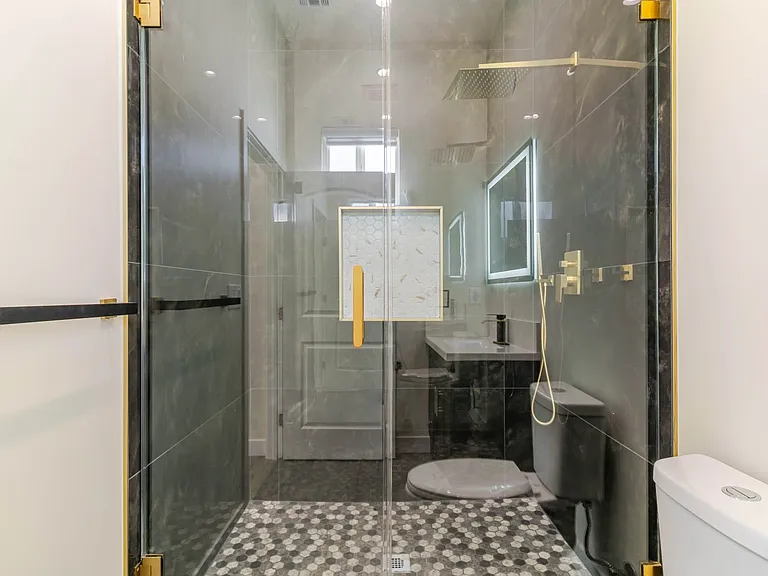 10654 Nassau Ave — Photo 23