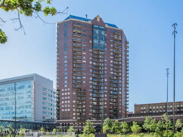 300 Walnut St #1403, Des Moines, IA 50309