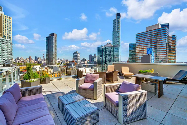 Sold by Nest Seekers International | media 11