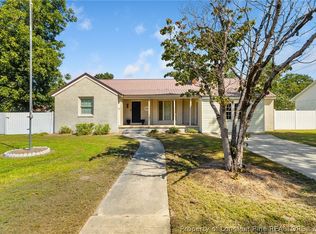 410 W McLean St, Saint Pauls, NC 28384