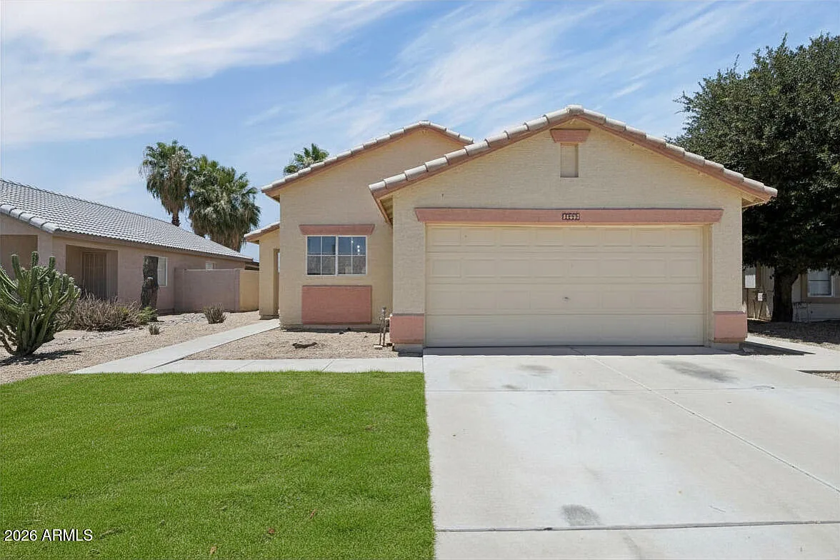 3 bed, 1352 sqft, $2,350 — Photo 1