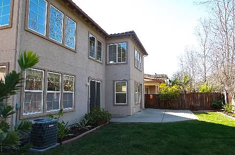 3 bed, 2.5 bath, 2449 sqft, $4,000 — Photo 4