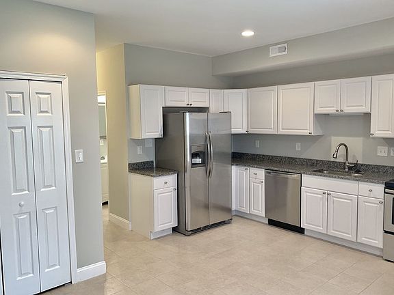 5th image of 214 W 15th St