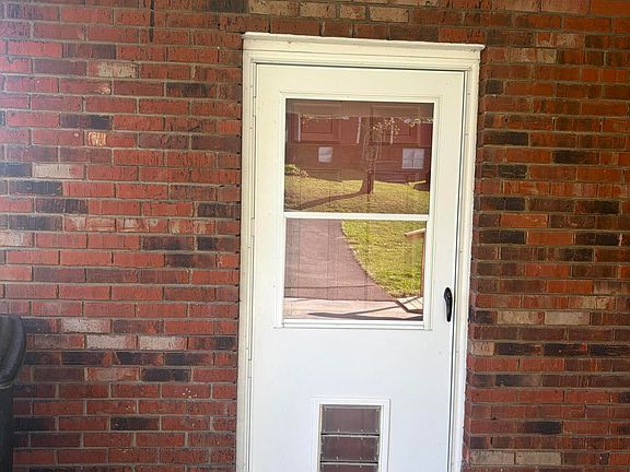 5th image of 311 Whitaker St