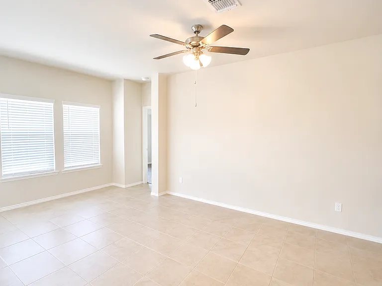 2032 Mallard Ct — Photo 3