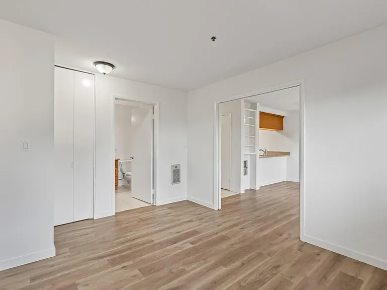 324 Catalpa St #205 — Photo 6