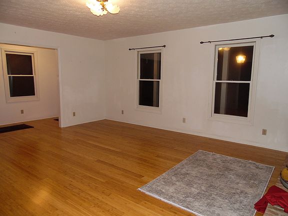 5th image of 4376 Whippoorwill Hill Dr