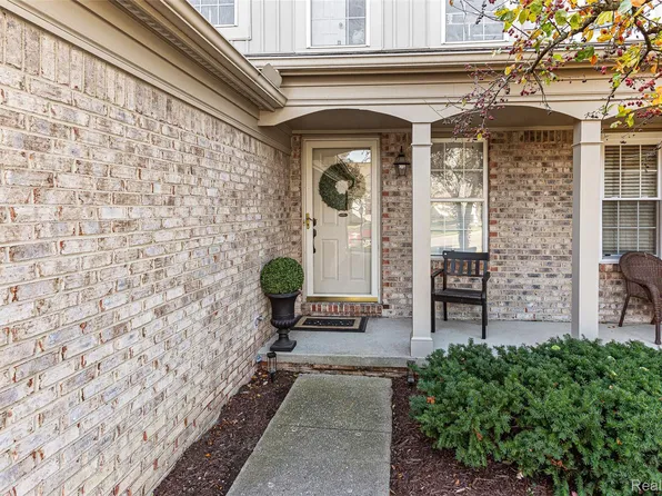 4680 Hunters Cir W, Canton, MI 48188