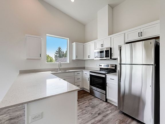 4th image of 4712 N Williams Ave #202