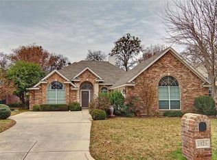 5925 Riverbend Pl, Fort Worth, TX 76112