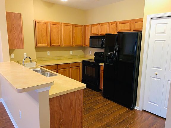 3rd image of 23845 Greenwood Dr