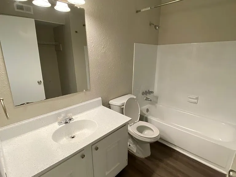Gleneagle Apartment Homes — Photo 69