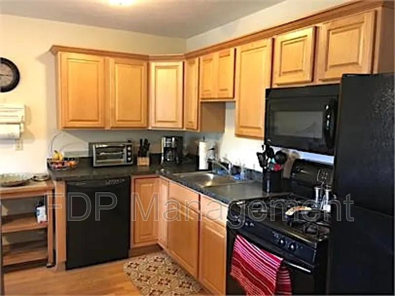 1 bed, 1.0 bath, 558 sqft, $1,185 — Photo 3