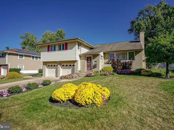 114 Weather Vane Dr, Cherry Hill, NJ 08002