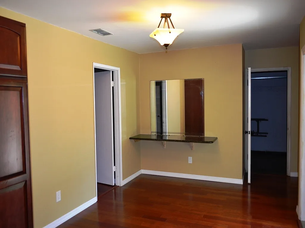 Cute Downtown 3/2 House with Attached 1/1 Apartment-close to everything — Photo 4