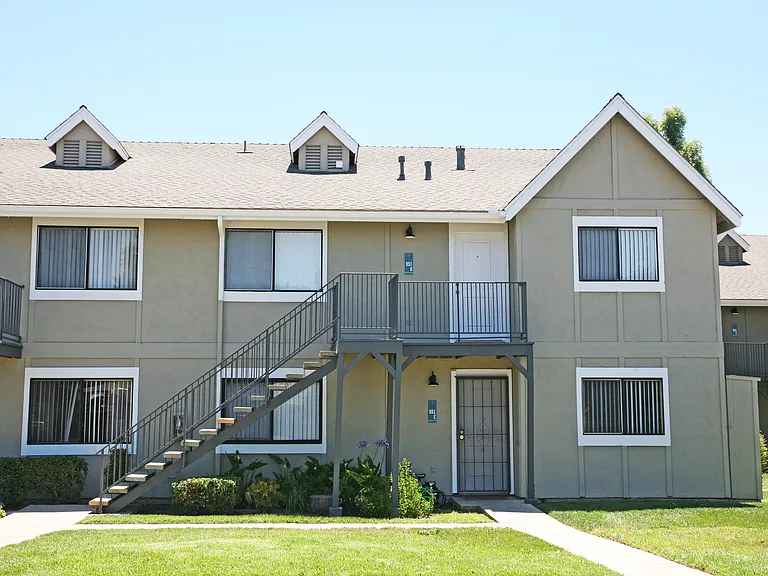 Lakehouse Apartments — Photo 5