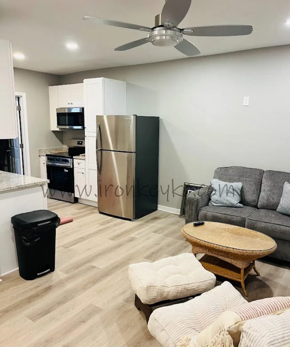1 bed, $1,000 — Photo 1