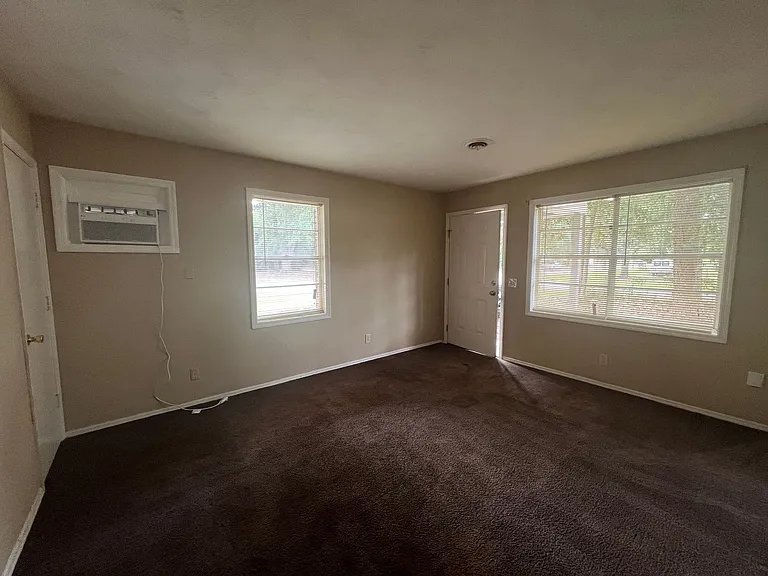2505 Rosebrier Ave — Photo 3