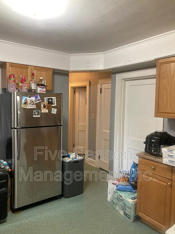 4 bed, 1.0 bath, 1200 sqft, $4,100 — Photo 3