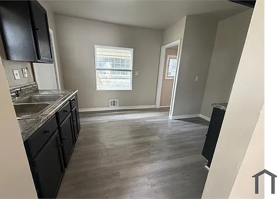 3 bed, $1,400 — Photo 3