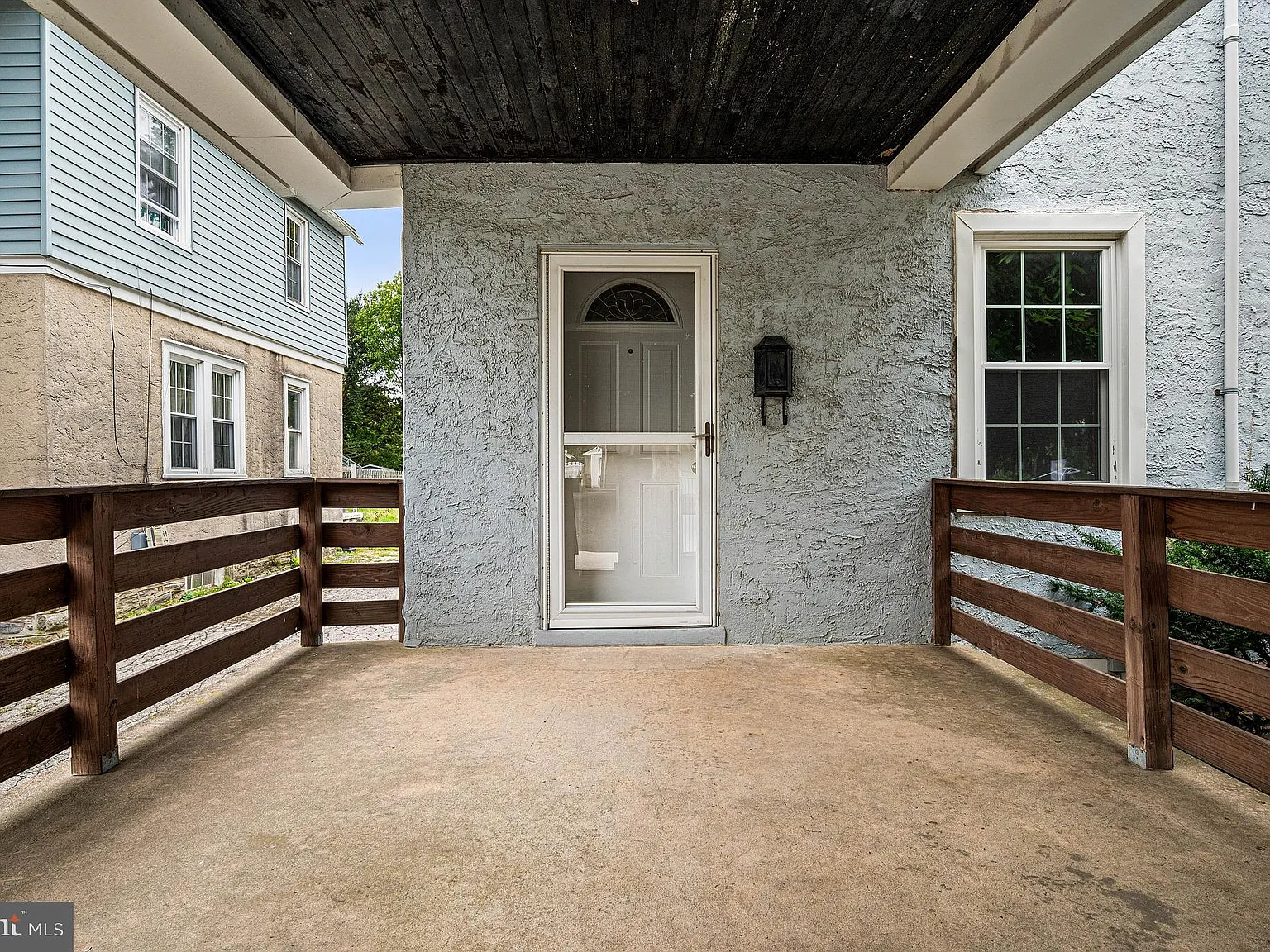 3 bed, 1.0 bath, 1184 sqft, $2,000 — Photo 3