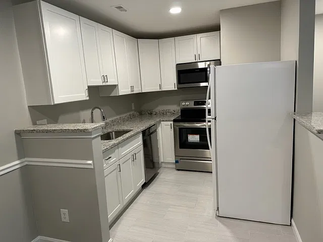 2 bed, 900 sqft, $2,100 — Photo 4
