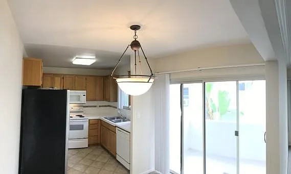 2 bed, 800 sqft, $3,395 — Photo 3