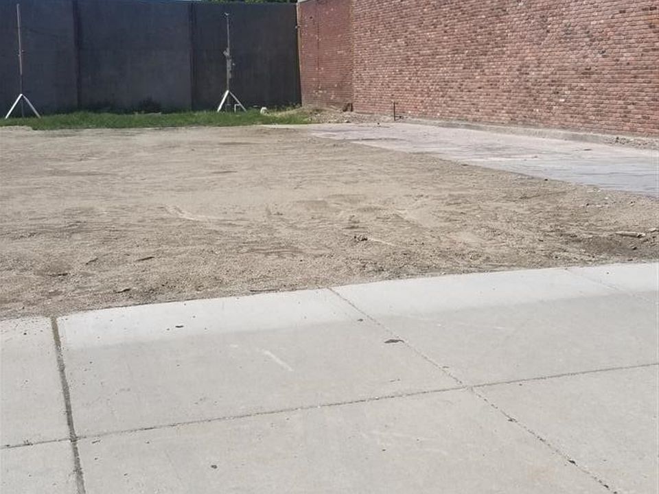 1st image of 229 Broadway St