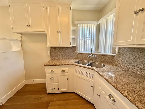 3rd image of 4800 N Lakewood Blvd #4802-1/2