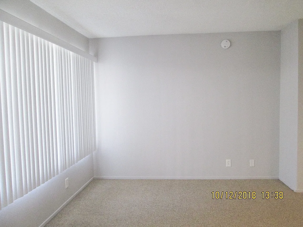 Lido Apartments - 3610 Midvale Ave — Photo 4
