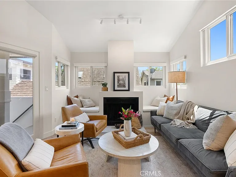 617 1/2 Acacia Ave — Photo 1