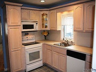 2nd image of 2687 Peconic Ave