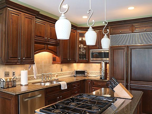 Kitchen (partial view)