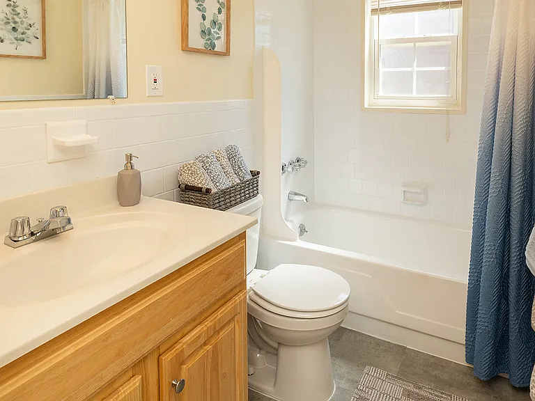 Colony Hill Apartments & Townhomes — Photo 8
