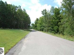 282 Lakeview Trl, Kewadin, MI 49648