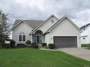 6 W Lake Forest Pkwy, Lancaster, NY 14086