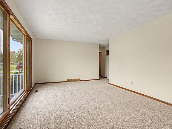 3rd image of 6118 Ormada Dr